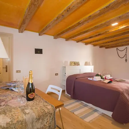Sleeps 4 * Tremezzo